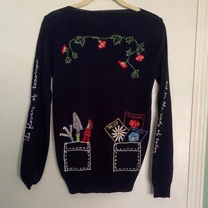 Cyn Les Shirlee Navy Blue Women's Sweater with Floral Embroidery